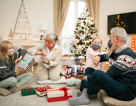 Großeltern feiern Weihnachten