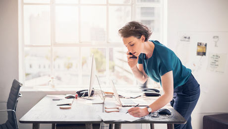 Angestellte Büro Telefon